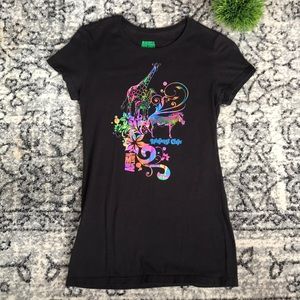 Rainforest cafe black t-shirt.
